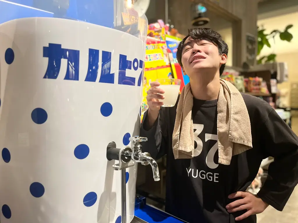 蛇口をひねれば「カルピス」。2026年10月10日「銭湯の日」からおふろcafe ハレニワの湯に夢の「カルピスじゃぐち」が登場！　土日祝の時間限定でお客さまに無料提供します 画像 1