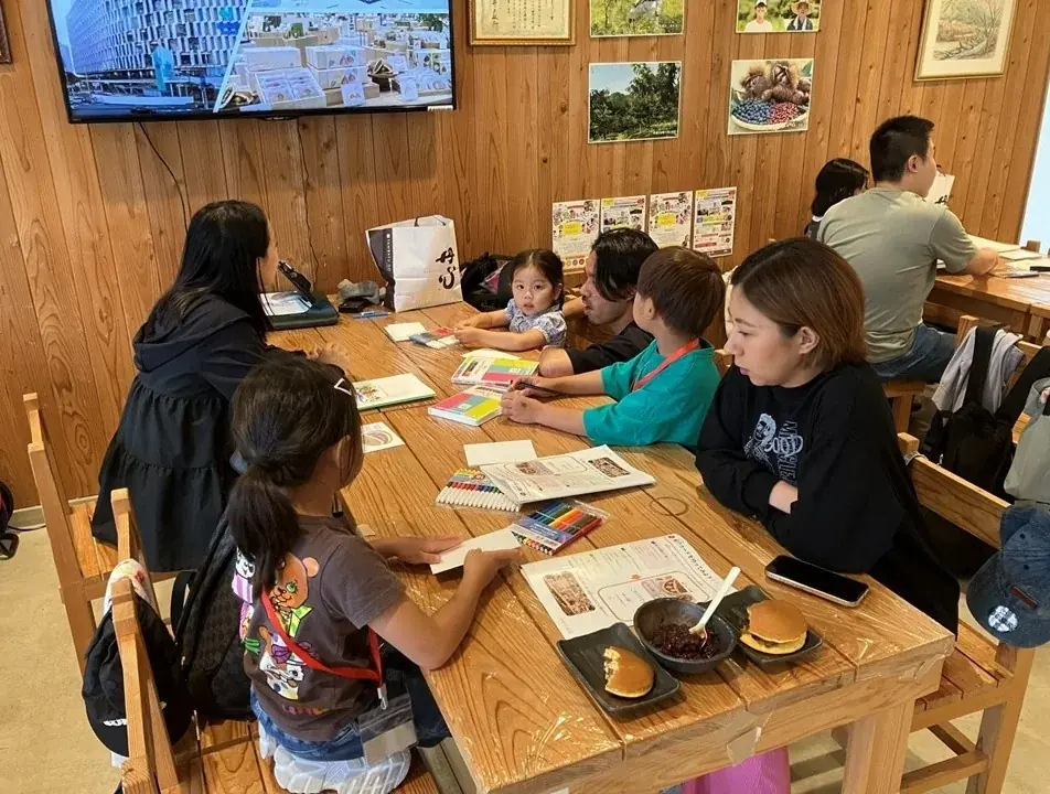 【阪神梅田本店】こども達がプロの売場で”呼び込み＆接客”に挑戦！丹波栗どら焼きのすばらしさを自らの言葉でお客さまに届けます 画像 9