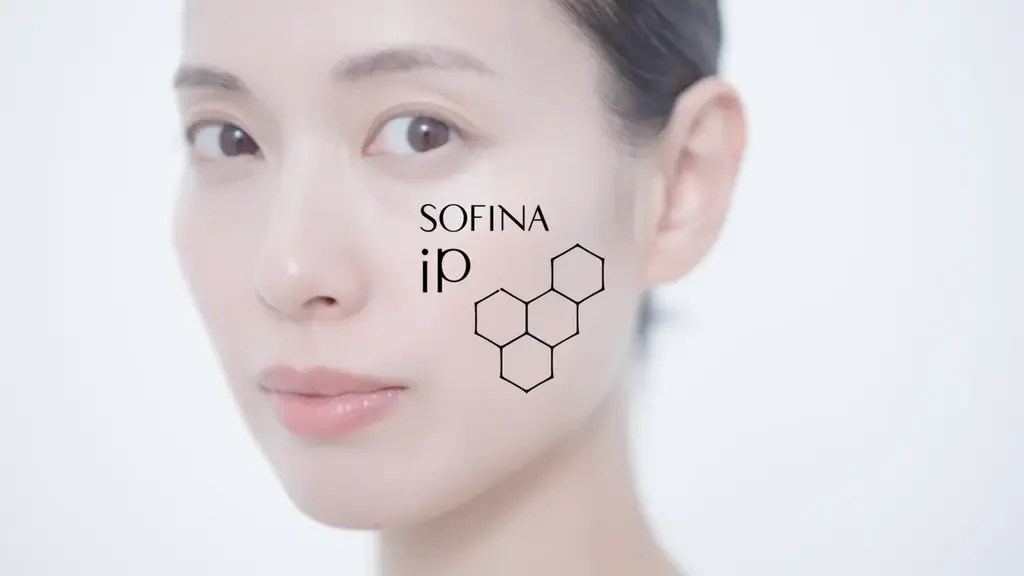 【SOFINA iP】化粧水でシワ改善を提案する、戸田恵梨香さん出演の新CMを先行公開。エイジングケア※1を通して「ほら、思い切り笑おう。」のメッセージを発信。 画像 1