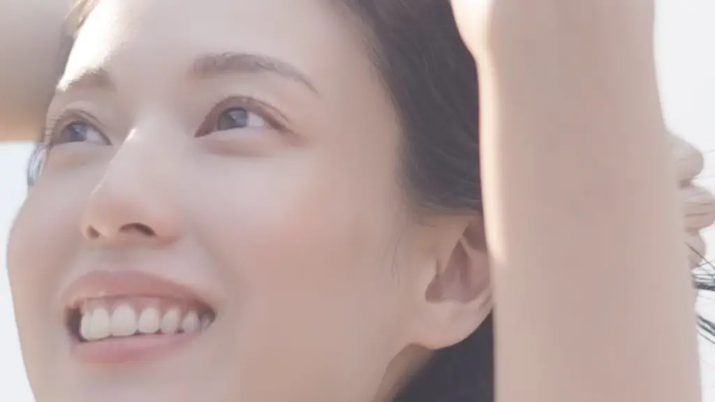 【SOFINA iP】化粧水でシワ改善を提案する、戸田恵梨香さん出演の新CMを先行公開。エイジングケア※1を通して「ほら、思い切り笑おう。」のメッセージを発信。 画像 11