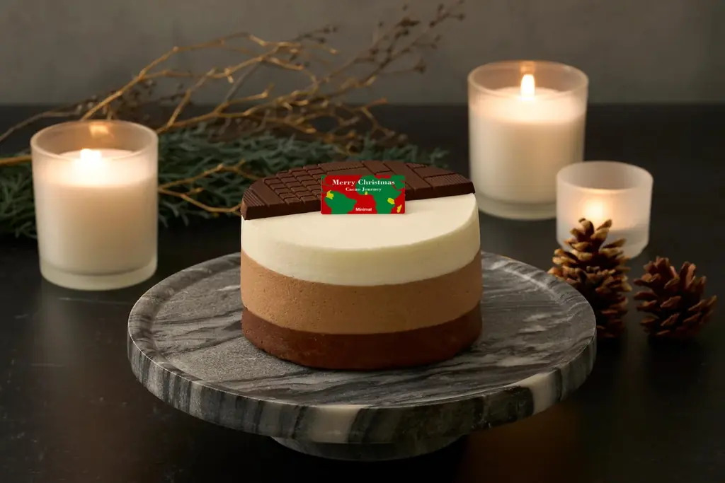 チョコレート専門店ならでは、チョコレート尽くしのクリスマスケーキ全4種が登場。大人向けの本格7層ケーキや、家族で楽しむ苺の王道ショート、自宅に届く全国配送ケーキも。 画像 8