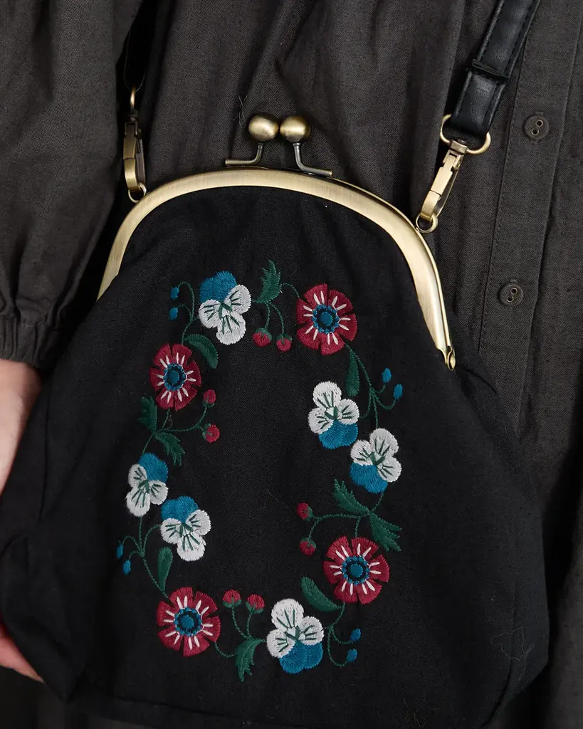 【Samansa Mos2】刺繍作家・マカベアリスさん×Samansa Mos2自然をモチーフにした繊細な刺繍で描いた秋冬の新作が登場！ 画像 10