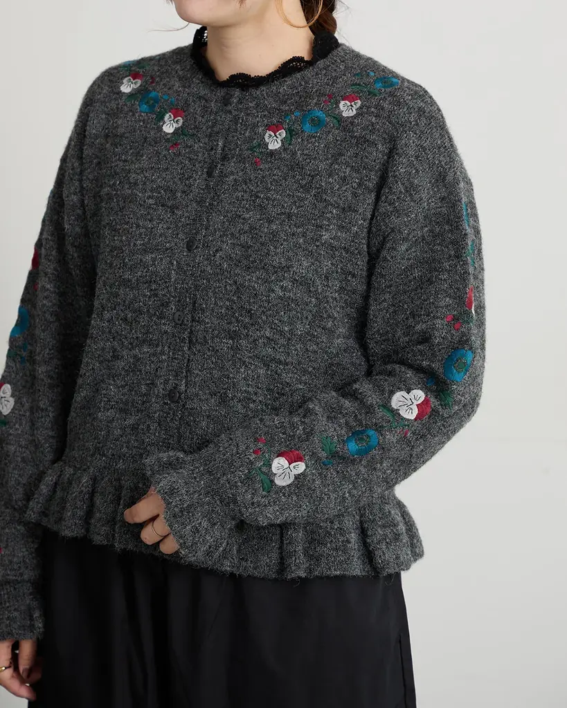 【Samansa Mos2】刺繍作家・マカベアリスさん×Samansa Mos2自然をモチーフにした繊細な刺繍で描いた秋冬の新作が登場！ 画像 7