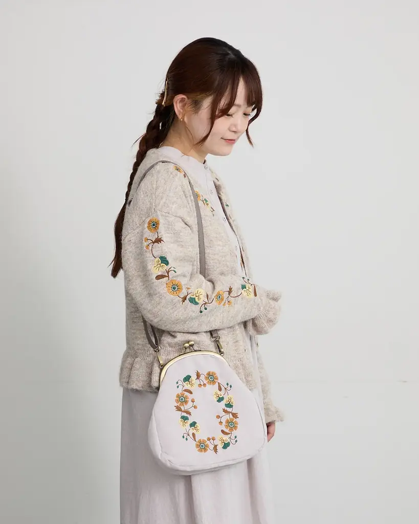 【Samansa Mos2】刺繍作家・マカベアリスさん×Samansa Mos2自然をモチーフにした繊細な刺繍で描いた秋冬の新作が登場！ 画像 8