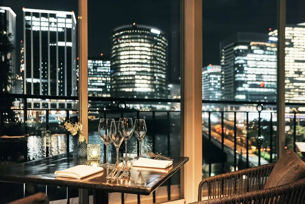【横浜】みなとみらいの煌びやかな夜景を一望できる窓際席で幻想空間に酔いしれる「MANGIARE YOKOHAMA贅沢クリスマスディナー」 画像 2