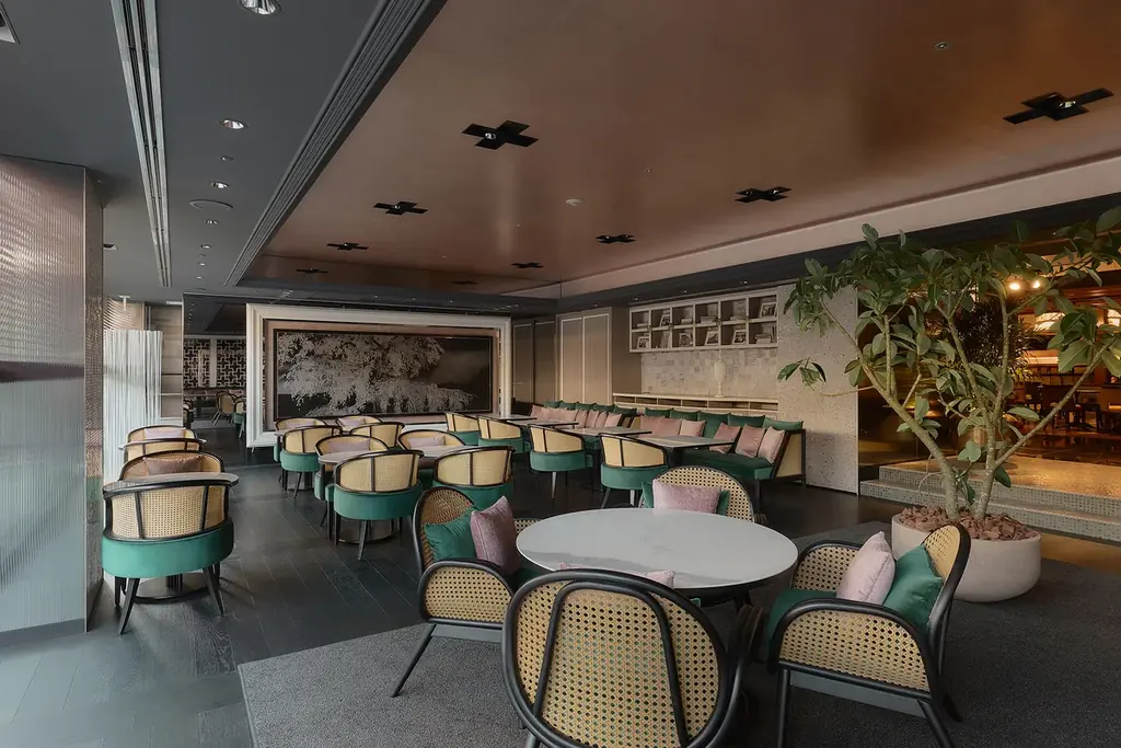 デザートワゴンで贈る優雅なクリスマススイーツビュッフェ「The Royal Lounge ～Sweets Christmas～」を開催 画像 10