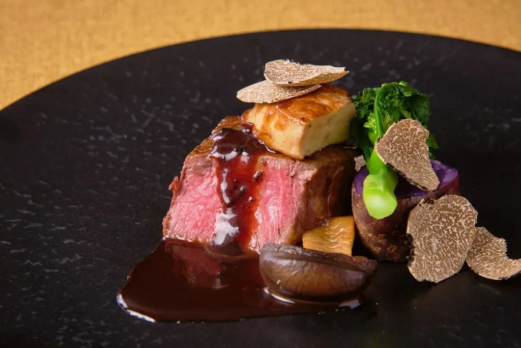 【大宮】トリュフ・フォアグラ・オマール海老や厳選牛など豪華食材を使用！ クリスマスイルミネーションを眺めながら堪能できる「クリスマスディナー2026」 画像 5