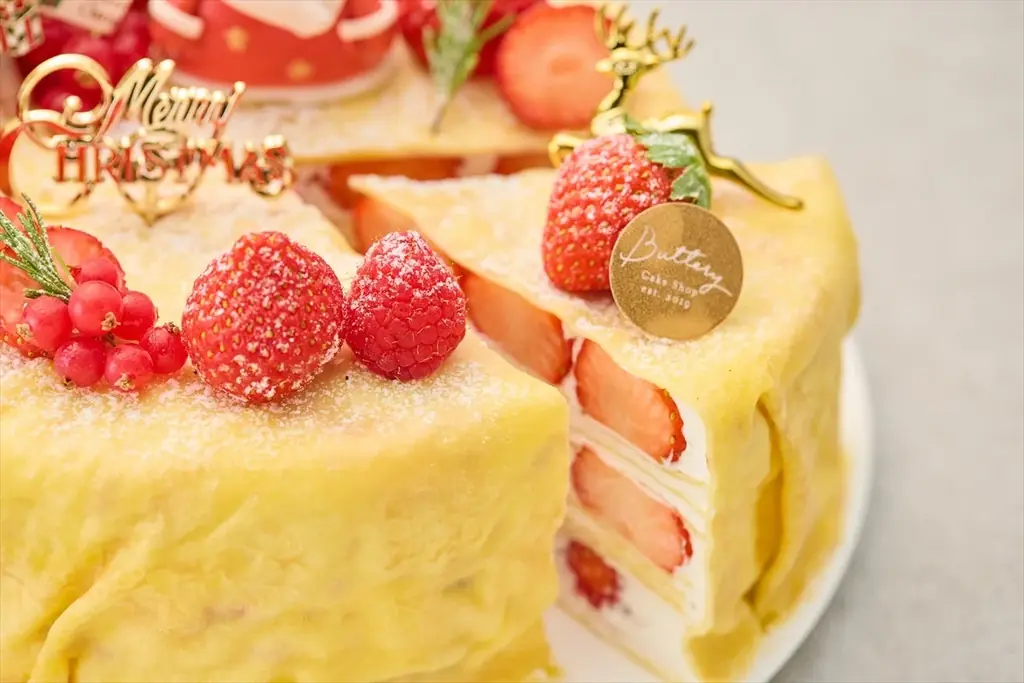 【Buttery本店】フランス産発酵バター香るいちごの「クリスマスミルクレープ」などクリスマスケーキの予約受付を10月より開始 画像 2