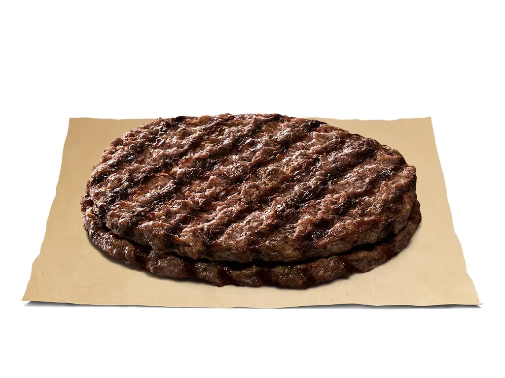 バーガーキング® から直接炎で焼いた100％ビーフパティの旨さをそのまま味わえる「オン ザ ビーフ」が1週間限定で復活！シンプルな塩コショウか、3種から選べる特製ソースを、シングル・ダブルで楽しもう！ 画像 3
