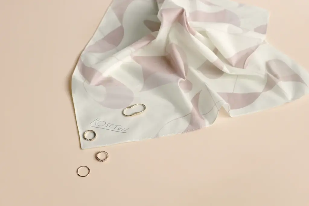 【SIENAROSE】素肌に溶ける、独自のニュアンスゴールド「ロゼテン」より待望のネックレスが登場。アートディレクター・脇田あすか氏とのコラボレーションノベルティフェアも同時開催。 画像 5