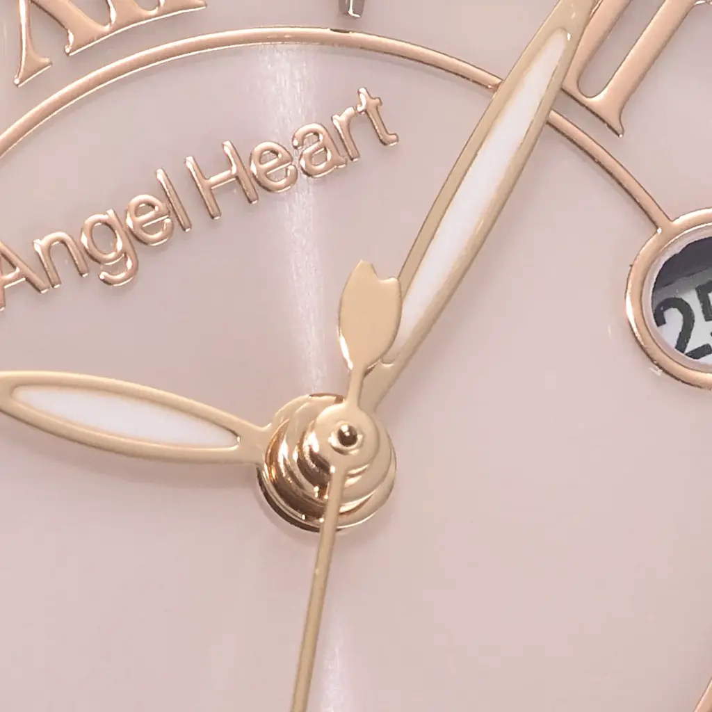 腕時計ブランドAngel Heartは、メイドインジャパンモデル『SAKURA TIME』から、うるツヤっとした水光感のある文字盤が魅力の新作2型を全国の時計店と公式オンラインショップにて発売。 画像 7