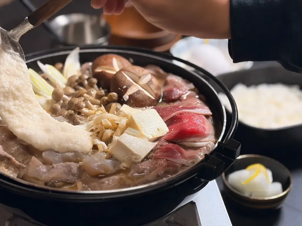 【関西・兵庫・宍粟】本日予約受付開始！冬の森で「とろろ牡丹鍋」を囲む夜。天然温泉・焚火・飲み放題も楽しめる冬限定グランピングプランが登場＜ウッドデザインパーク与位＞ 画像 2