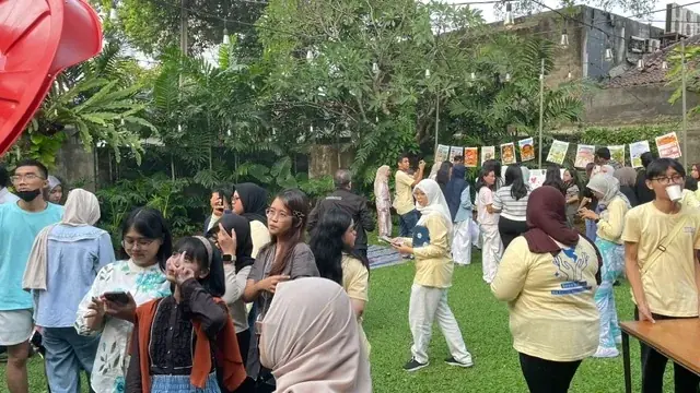 インドネシアの若者が涙し、質問が続いた上映交流会映画『ハナのサンタ』川畑秀雄監督が届ける国際教育支援「ゴミの山から夢の山へ」〜ごみ処分場バンタルゲバンの学校へ寄付、173名の大学生らと未来を語る〜 画像 6