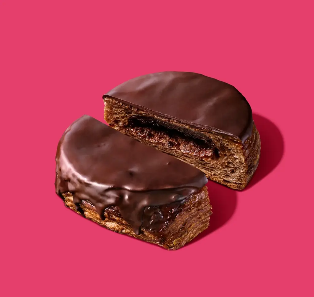 チョコ高騰の今、もっと手軽にチョコを楽しむ　とろっ！ザクッ！パリッ！食感も満足な「本気のチョコがけパン」3種チョコクリームパン、チョコデニッシュメロンパン、チョコクイニーアマン10月20日（火）発売 画像 5