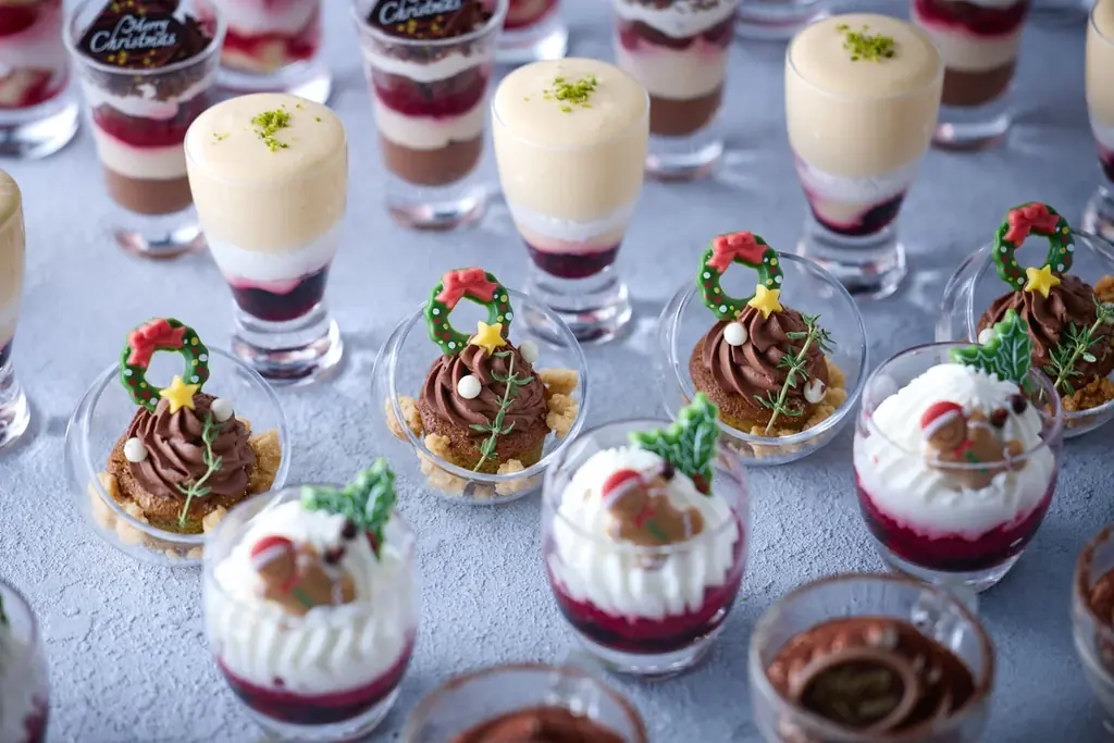 【ウェスティンホテル東京】クリスマスを彩る華やかな20種類以上のデザートが勢揃い「Christmas Dessert Buffet」を開催 画像 2