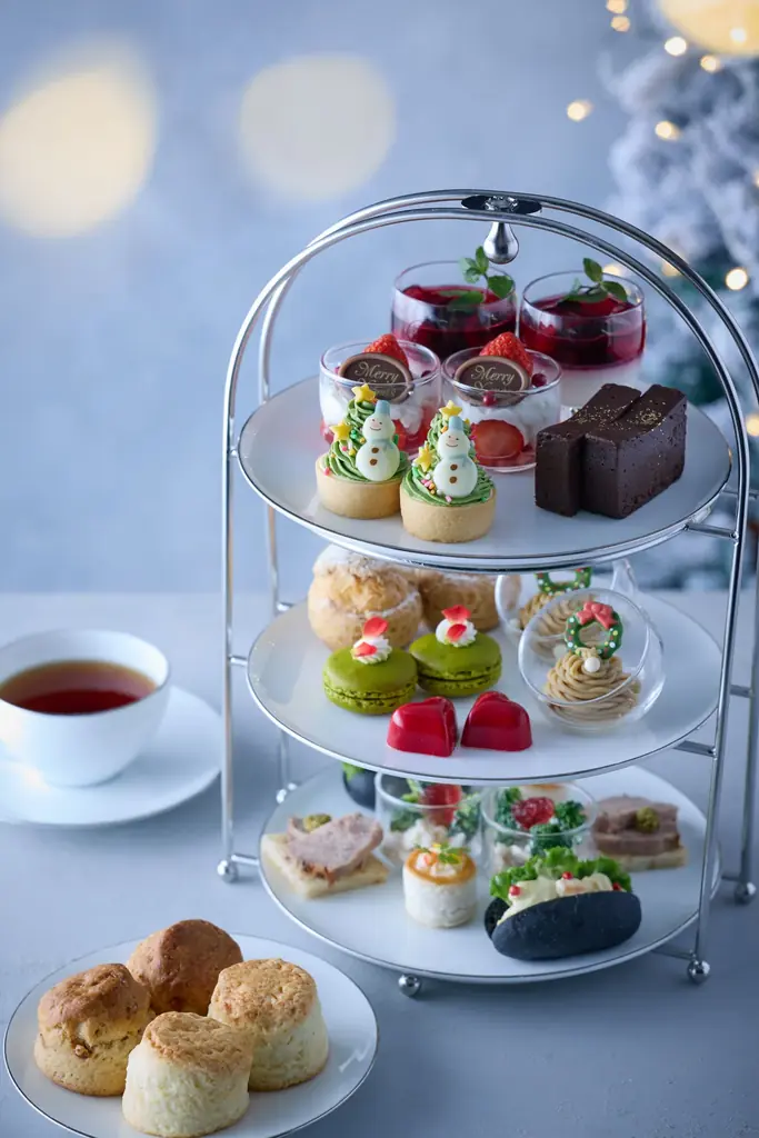 【ウェスティンホテル東京】クリスマスの装いをまとった華やかなスイーツやセイボリーを堪能する「クリスマス ウィークデイ アフタヌーンティー」＆「クリスマス アフタヌーンティー」 画像 2