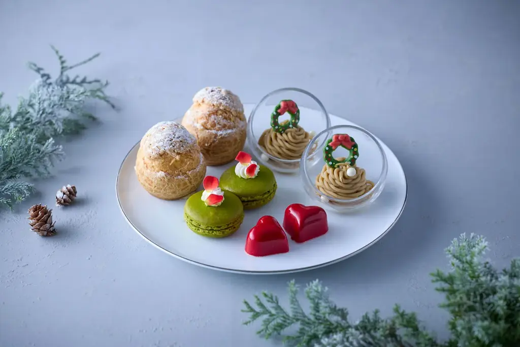 【ウェスティンホテル東京】クリスマスの装いをまとった華やかなスイーツやセイボリーを堪能する「クリスマス ウィークデイ アフタヌーンティー」＆「クリスマス アフタヌーンティー」 画像 4