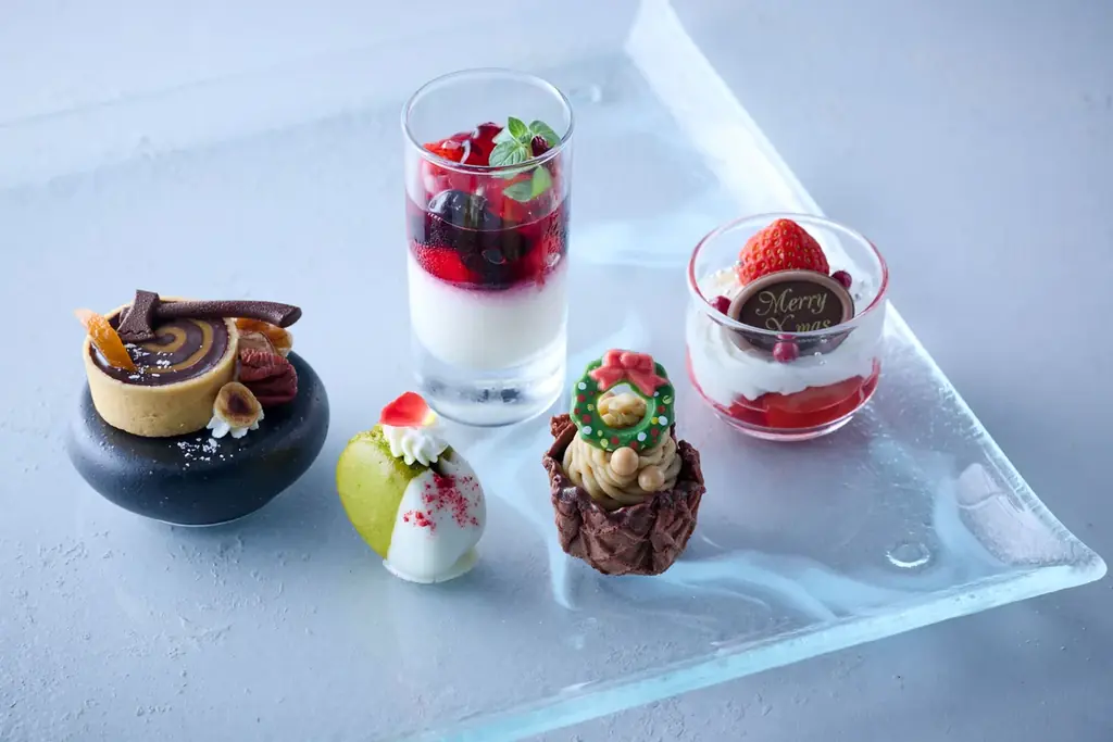【ウェスティンホテル東京】クリスマスの装いをまとった華やかなスイーツやセイボリーを堪能する「クリスマス ウィークデイ アフタヌーンティー」＆「クリスマス アフタヌーンティー」 画像 9