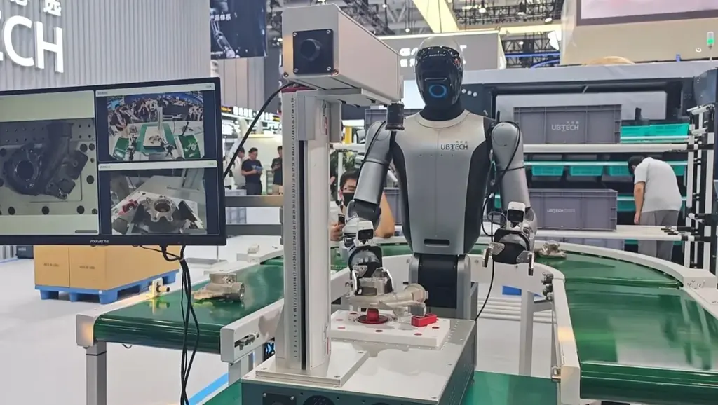 人型ロボットが部品を「つかんで、はめ込む」瞬間を、ロボットの目線で。Cruzr S2のカメラ映像をリアルタイム公開【NexTech Week 2026[秋]】 画像 1