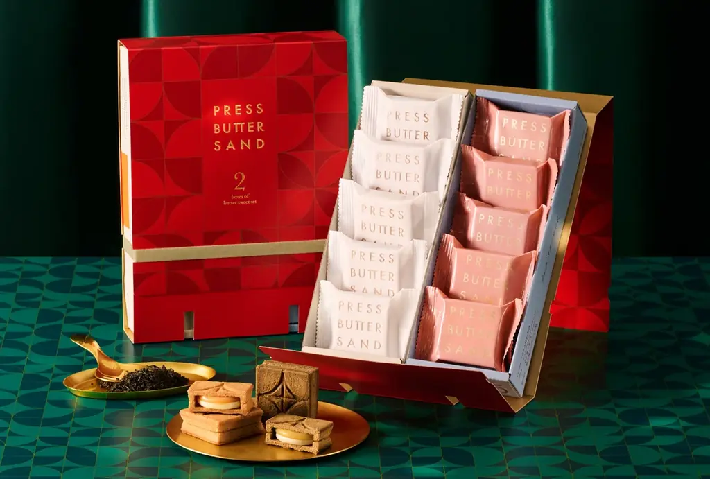 【ホリデーシーズンに煌めく限定セット】PRESS BUTTER SANDから、冬の贈りものセットが登場｜ホリデーを華やかに彩る限定スリーブ 画像 4