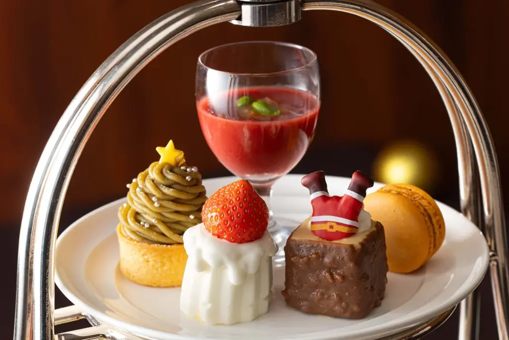 みなとみらいで味わう、クリスマスのひととき。煙突に入るサンタが可愛らしいムースなど心躍る「クリスマスアフタヌーンティー」を提供！ 画像 3