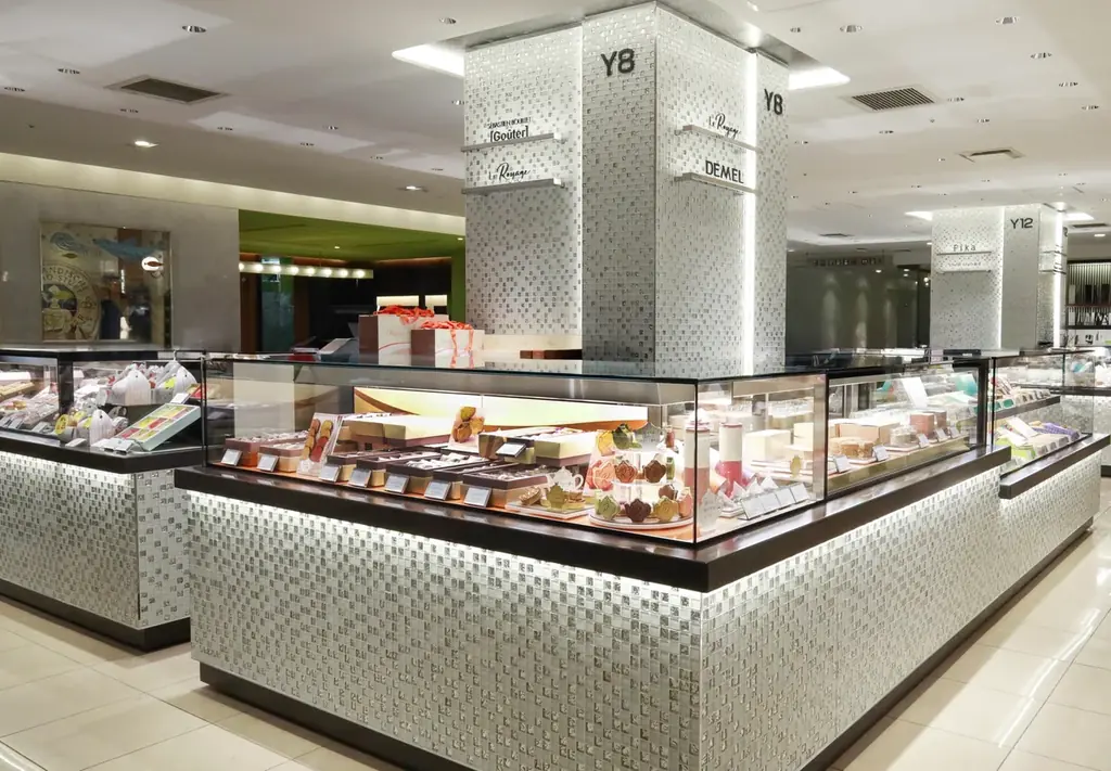 【ロイヤルミルクティースイーツ専門店ルロワージュ】茶葉の濃厚な香りを堪能する“ミルクティー尽くし”の新作クリスマスケーキ2種が登場！伊勢丹新宿店限定で予約受付中 画像 4