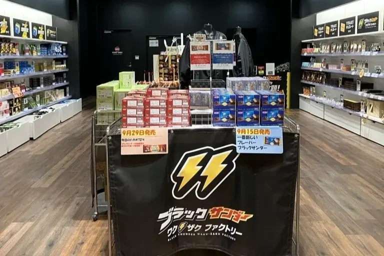 ブラックサンダーのザクザク食感をケーキで楽しむクリスマス！累計販売数20,000台突破の人気商品『ブラックサンダーケーキ』でクリスマス限定キャンペーンを実施 画像 10