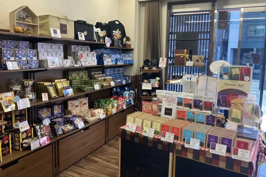 ブラックサンダーのザクザク食感をケーキで楽しむクリスマス！累計販売数20,000台突破の人気商品『ブラックサンダーケーキ』でクリスマス限定キャンペーンを実施 画像 9