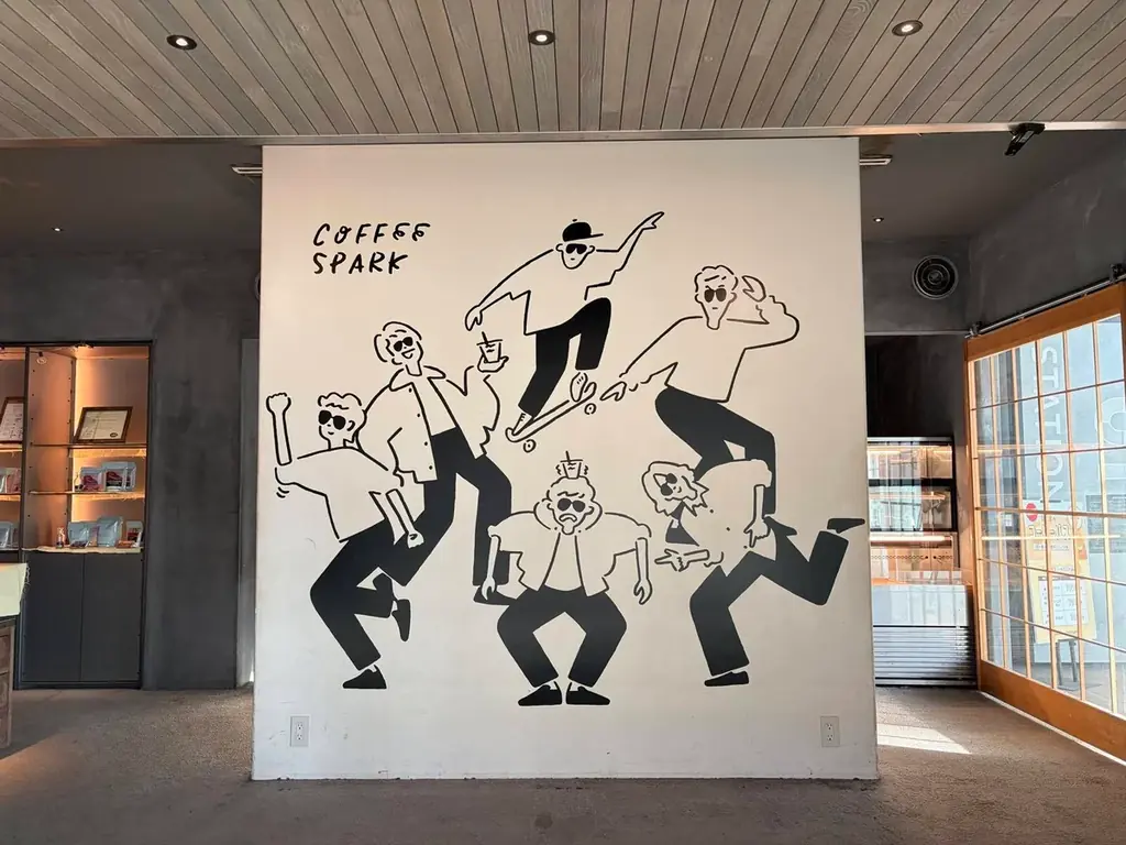 【猿田彦珈琲】「コーヒースパーク」× アーティスト・長場雄氏集めたくなる描き下ろしステッカー全6種が登場！原宿駅店には特別なフォトスポットも 画像 3