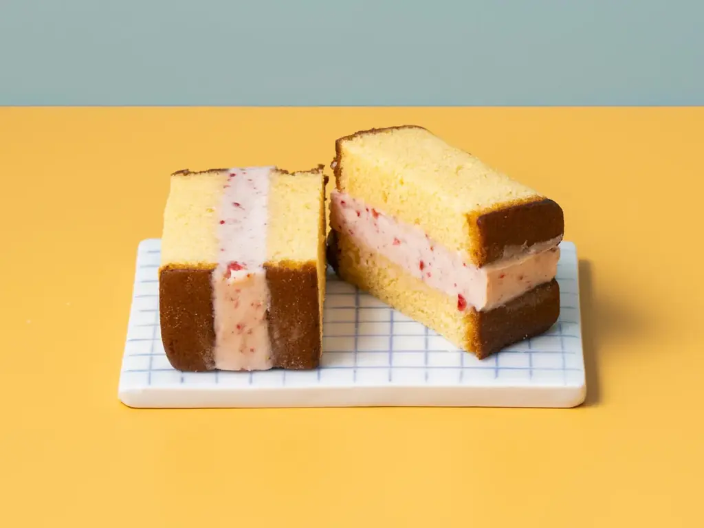 JR品川駅「エキュート品川」スイーツからごちそう系まで“挟む”おいしさ大集合！「ザ・サンドフェア」初開催！新感覚の「苺✕プリン」サンドや、穴子を丸ごと2匹使用した「寿司サンド」も登場 画像 3