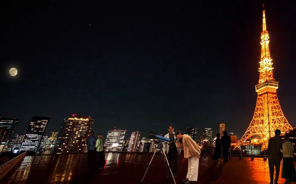 大迫力の東京タワーを間近に臨むルーフトップで天体観測体験付き宿泊プラン「Tokyo Moonlight Christmas～東京タワーとスーパームーンが彩るクリスマスナイト～」【東京プリンスホテル】 画像 1