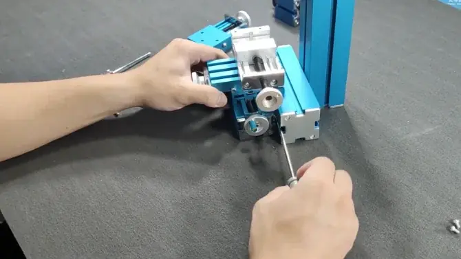 自宅の机が、本格「工房」になる。8つの工作機械が1台に——複合機「卓上工房」、10月21日よりMakuakeで先行予約販売を開始 画像 5