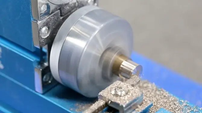 自宅の机が、本格「工房」になる。8つの工作機械が1台に——複合機「卓上工房」、10月21日よりMakuakeで先行予約販売を開始 画像 6