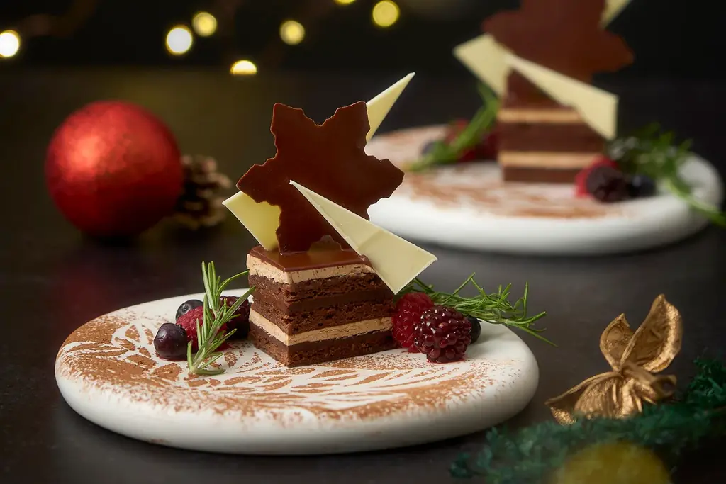 9層仕立てのオペラから、チョコレートが彩るセイボリー、チョコレートテイスティングまで。心ときめくチョコレート尽くしのクリスマス。Minimalのクリスマスアフタヌーンティー、12月よりスタート 画像 2