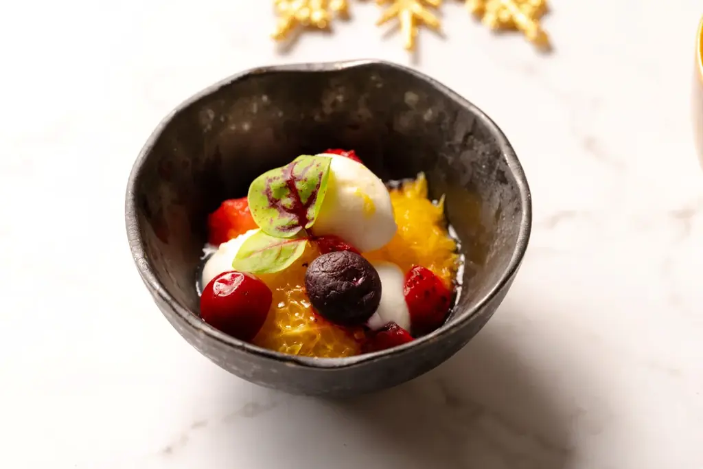 目の前で完成する”ツリーアップルパイ”が登場 　京都食材を楽しむアフタヌーンティー「雪降る京からの贈り物」を11月14日より販売 画像 10