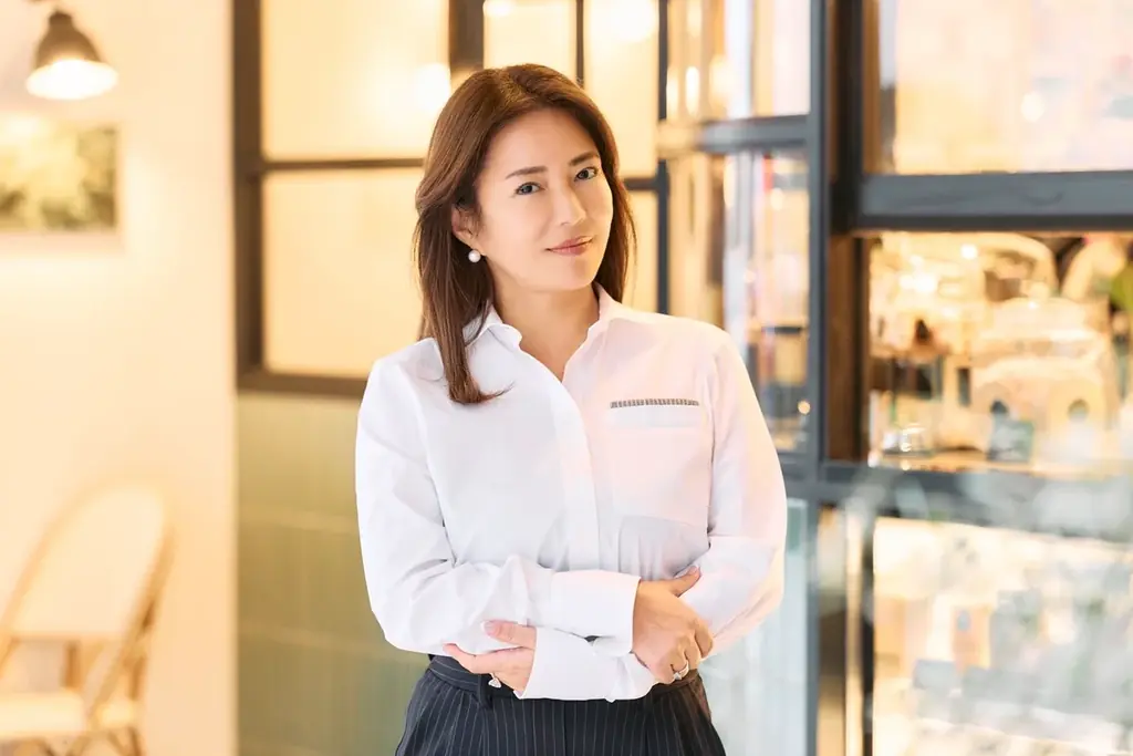 「Holland Village Members’ Club」×「PELLICO」｜洗練されたエレガンスをまとうパンプス2型を10/23(金)からユナイテッドアローズにて限定発売 画像 2