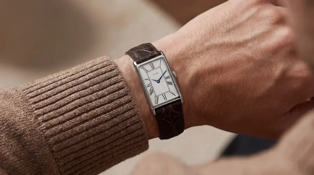 即完売した「TIMEX（タイメックス）」の角型時計「1976 Rectangle Reissue（レクタングル リイシュー）」に新色シルバーが登場。50年の時を超え復刻を遂げた、幻のレクタンギュラー 画像 3