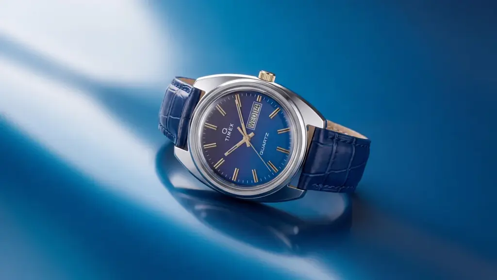 「TIMEX（タイメックス）」の1978年のアーカイブから「フュメダイヤル」が現代に甦る。70年代の階調美学を纏った「1978 Day Date Fume Dial Reissues」が登場。 画像 2