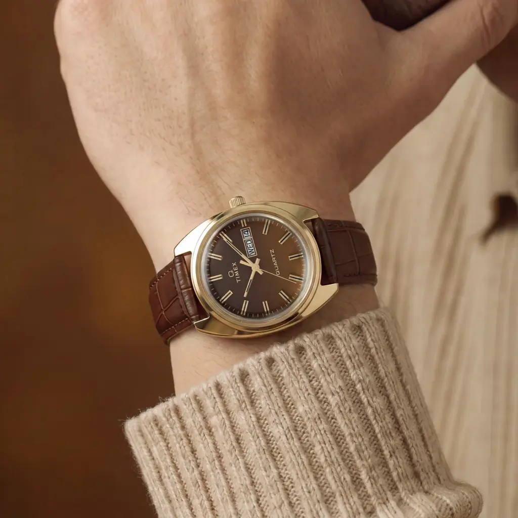 「TIMEX（タイメックス）」の1978年のアーカイブから「フュメダイヤル」が現代に甦る。70年代の階調美学を纏った「1978 Day Date Fume Dial Reissues」が登場。 画像 5