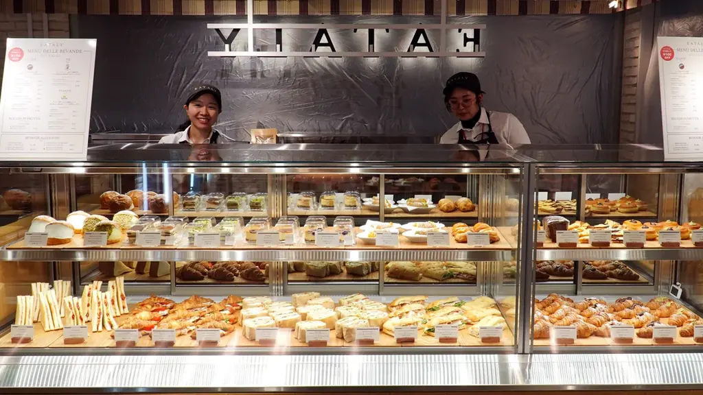 イータリー丸の内店のエントランスカウンターがリニューアルオープン！充実のメニューで、店内でのお食事からテイクアウトまで、本格イタリアンをもっと身近に。 画像 1