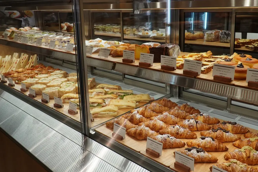イータリー丸の内店のエントランスカウンターがリニューアルオープン！充実のメニューで、店内でのお食事からテイクアウトまで、本格イタリアンをもっと身近に。 画像 2