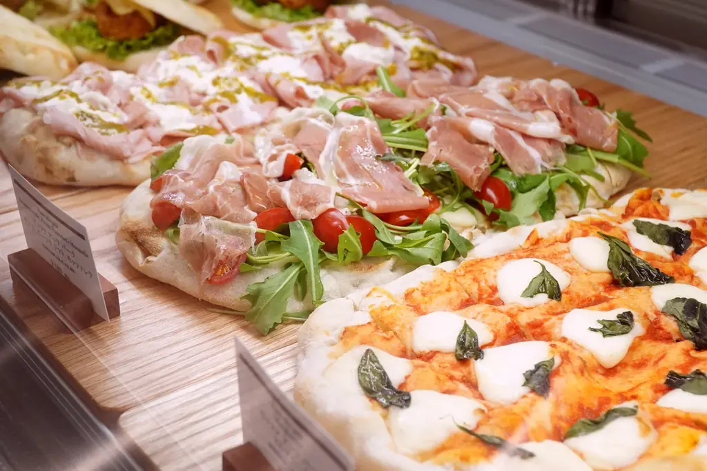 イータリー丸の内店のエントランスカウンターがリニューアルオープン！充実のメニューで、店内でのお食事からテイクアウトまで、本格イタリアンをもっと身近に。 画像 7