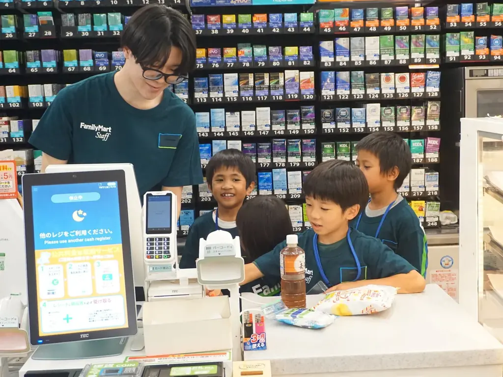 ファミリーマートが「BEYBLADE X」と地域貢献でコラボ！コンビニでのBEYBLADE X体験会を【初】開催！～ファミマこども食堂にてこどもたちの「遊び場」と「居場所」を提供～ 画像 3