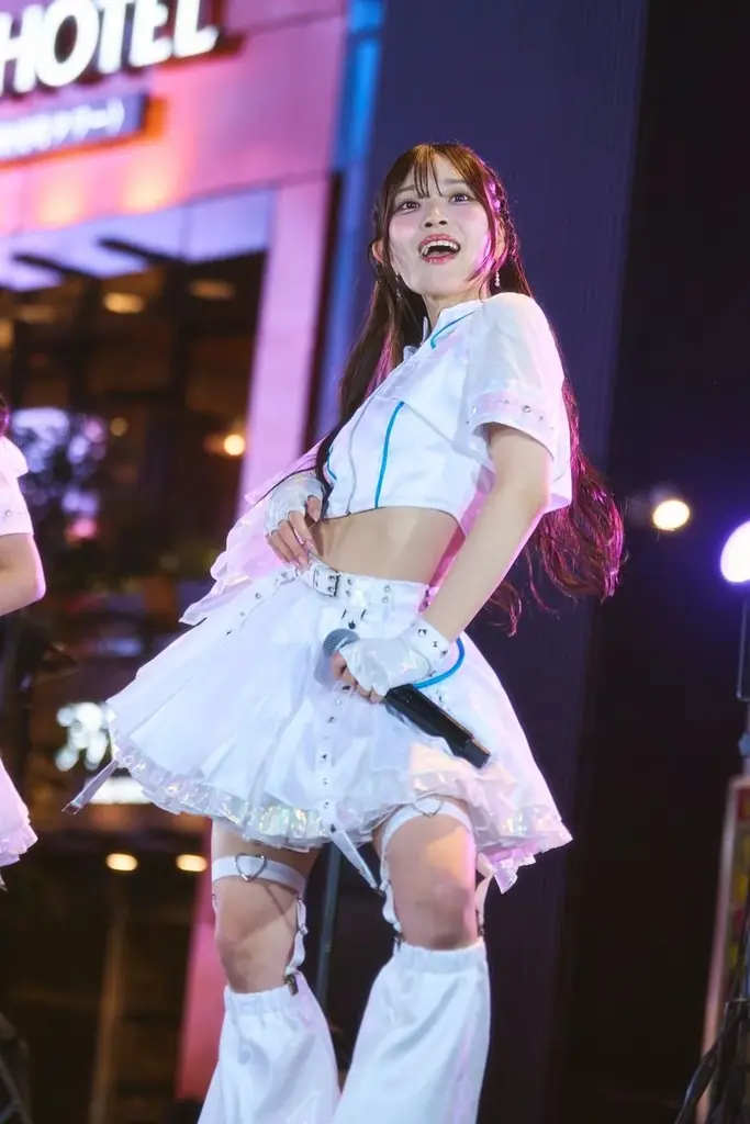 注目の新星アイドルグループ『瞬間恋愛』、歌舞伎町で鮮烈プレデビュー！次長課長・河本準一も登場し、札幌コレクション出演＆デビューライブ開催を電撃発表！ 画像 5