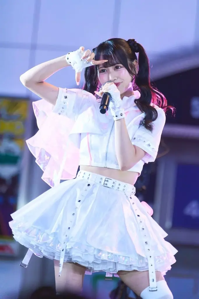 注目の新星アイドルグループ『瞬間恋愛』、歌舞伎町で鮮烈プレデビュー！次長課長・河本準一も登場し、札幌コレクション出演＆デビューライブ開催を電撃発表！ 画像 7