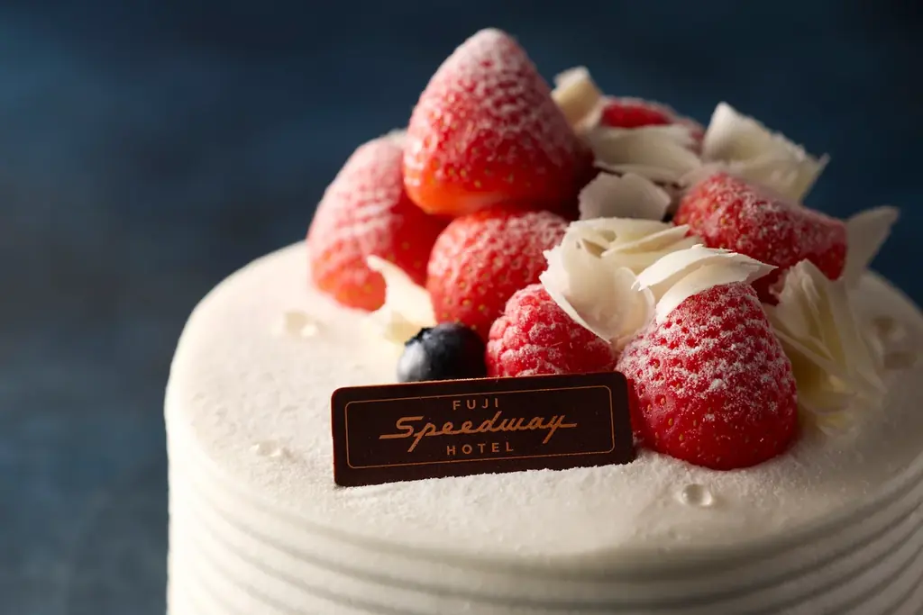 「富士スピードウェイホテル」待望のクリスマスケーキと初登場のローストチキン各100点限定で11月1日より予約受付開始 画像 1