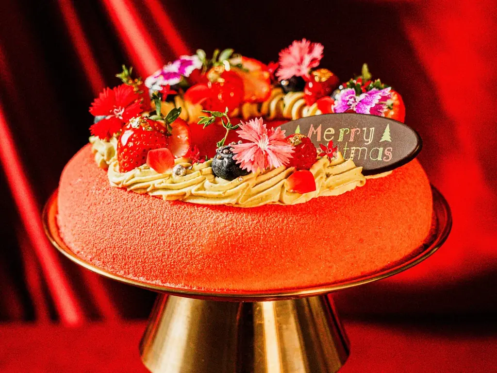 新作は5つのフレーバーの「アイスクリームケーキ」と大人でリッチな味わいの「真っ赤なリースのケーキ」クリスマスケーキコレクション2026｜沖縄・ラグナガーデンホテル 画像 2