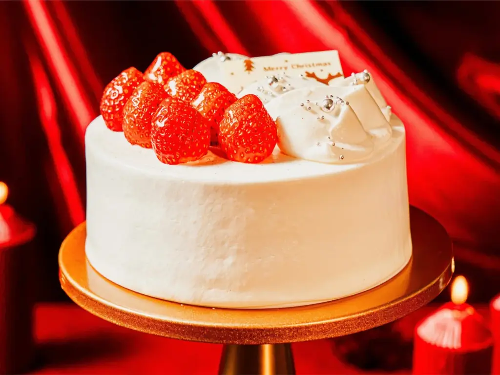 新作は5つのフレーバーの「アイスクリームケーキ」と大人でリッチな味わいの「真っ赤なリースのケーキ」クリスマスケーキコレクション2026｜沖縄・ラグナガーデンホテル 画像 3