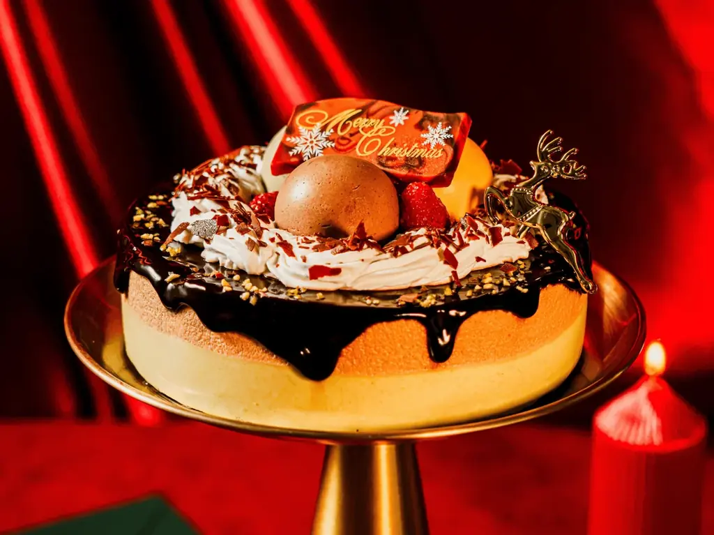 新作は5つのフレーバーの「アイスクリームケーキ」と大人でリッチな味わいの「真っ赤なリースのケーキ」クリスマスケーキコレクション2026｜沖縄・ラグナガーデンホテル 画像 4
