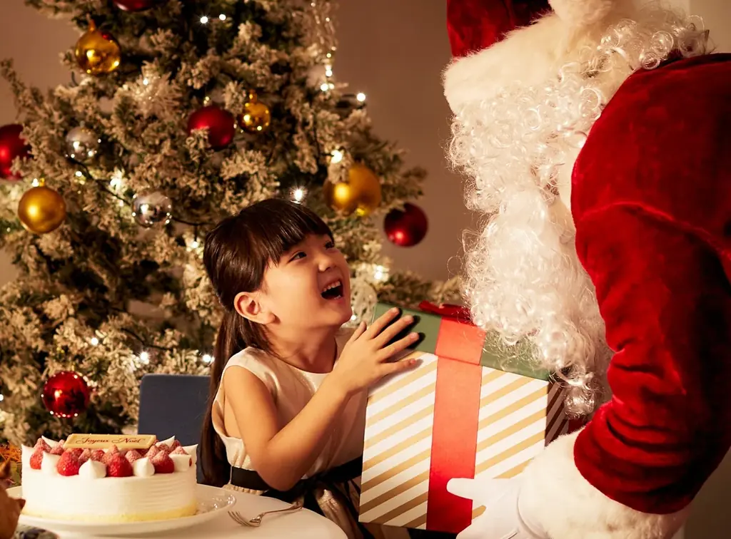 サンタクロースがやってくる！お子さまの笑顔輝く特別企画『クリスマスプレミアムビュッフェ』を開催！ 画像 2